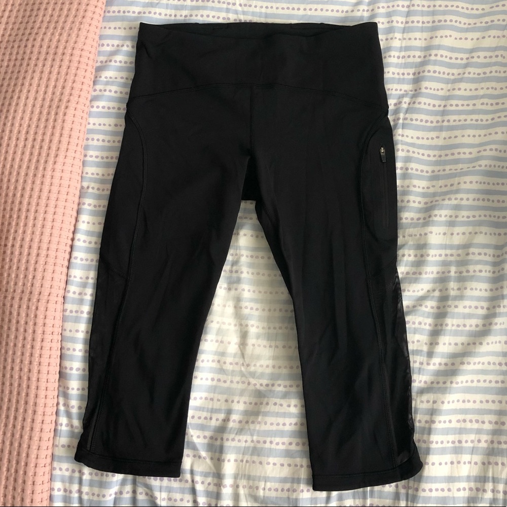 Lululemon • Cropped Black Mesh Panel Leggings